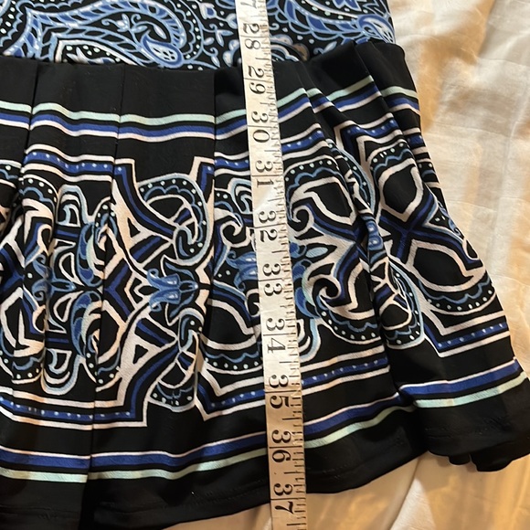 WHBM - blue/ black/ white design dress with notch neckline- like new -size small - Picture 10 of 10